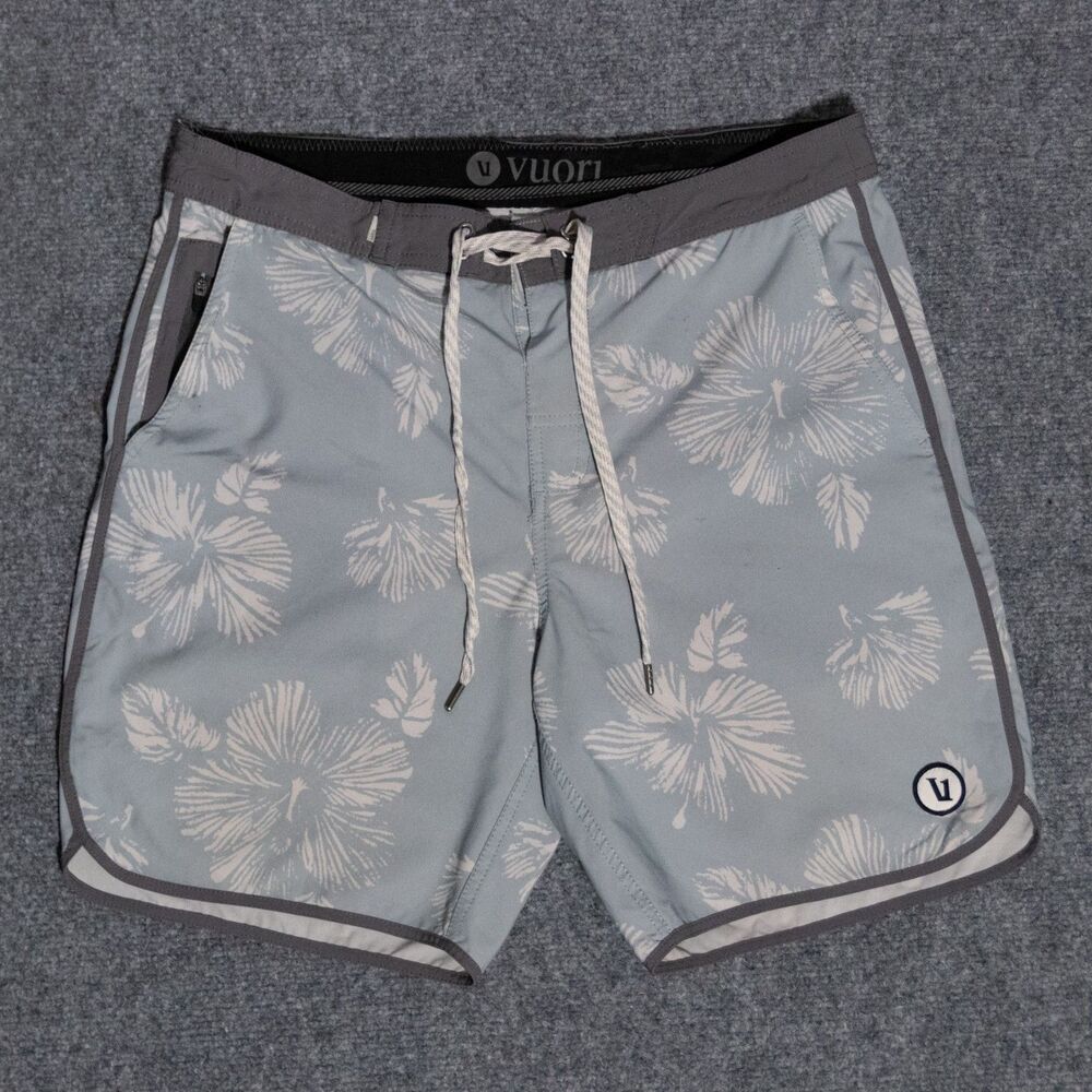 Vuori Cruise Boardshorts Men's 30 7" Inseam Floral Print Blue Swim Shorts V314